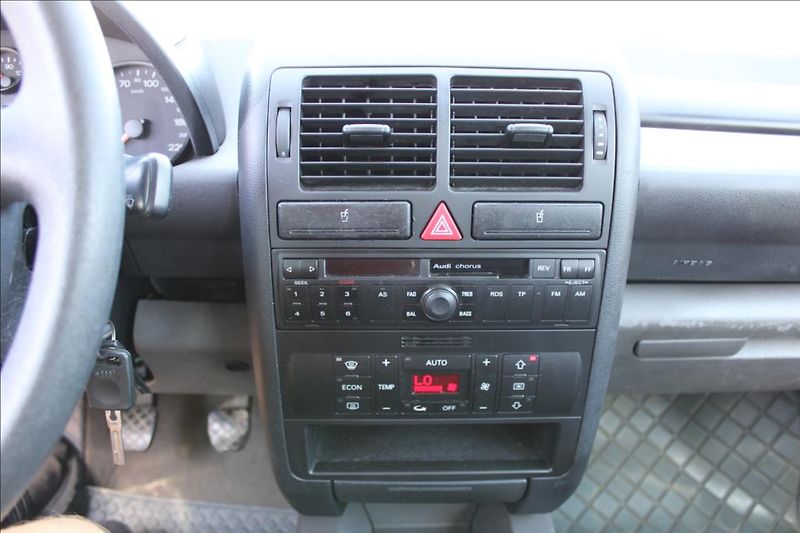Audi A2 1,4 i  SERVISKA, KLIMA - fotka 16 z 27