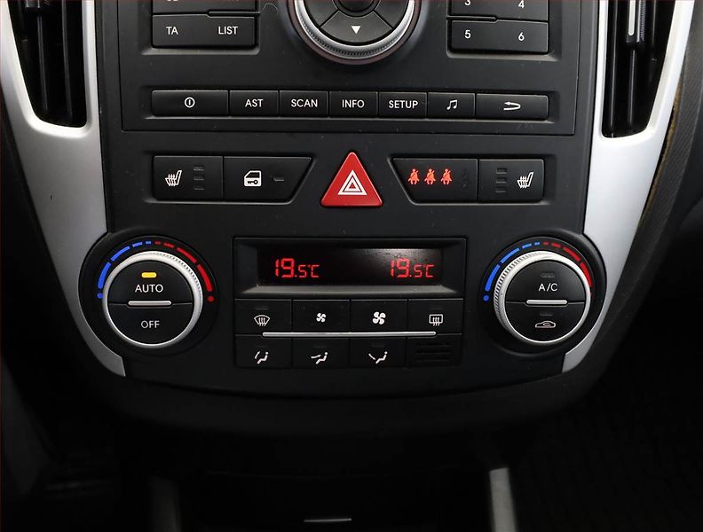 Kia Ceed (2010) 1.6 CRDi, jezdí výborně - fotka 12 z 16