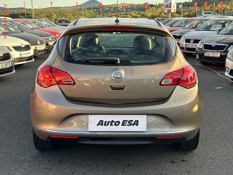 Opel Astra (2012) 1.4 16V, Klima - fotka 5 z 15