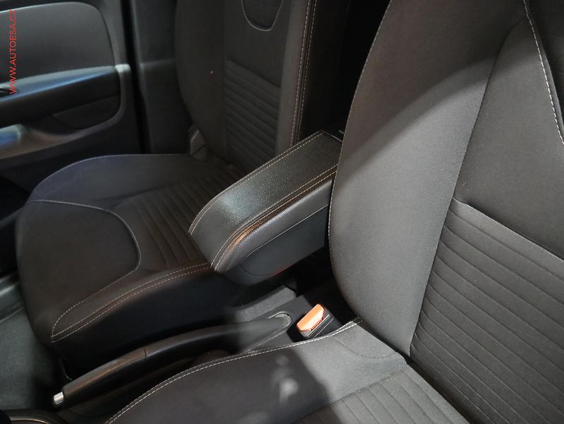 Renault Clio (2017) 1.2 TCe, Navi, TZ, park.čidla - fotka 17 z 18