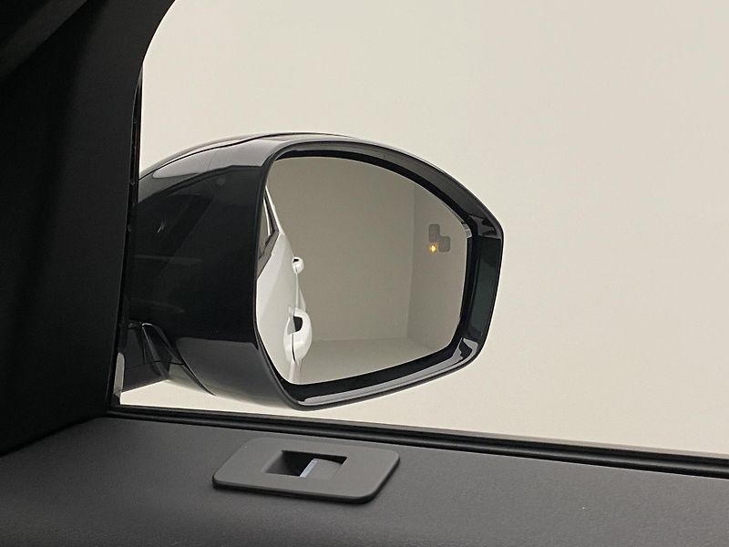Land Rover Discovery Sport D200 DYNAMIC SE REZERVACE - fotka 30 z 53