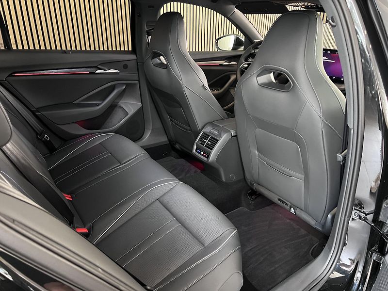 Škoda Superb TSI 4X4 195kW Sport Nez.To DCC - fotka 14 z 31