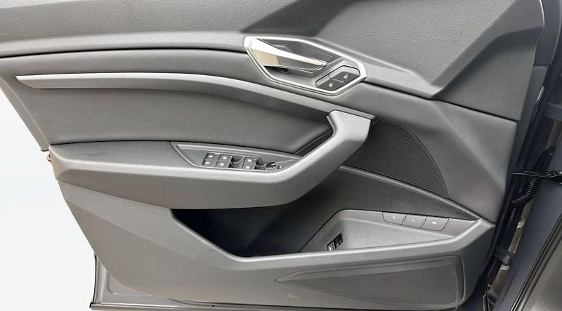 Audi Q8 e-tron 50 Q Vzd. odpružení Kamera Taž - fotka 15 z 20