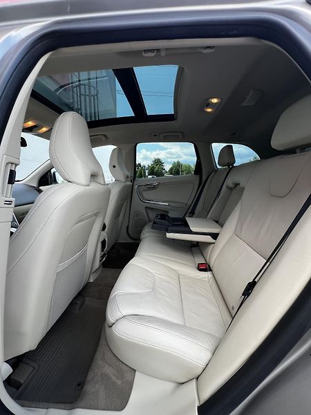 Volvo XC60 3.0 T6 AWD Aut. Summum TZ  - fotka 20 z 24