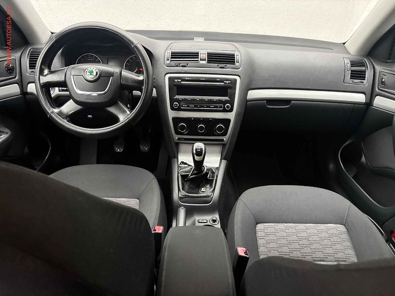 Škoda Octavia (2012) 1.6 TDi, ČR, AC - fotka 8 z 15