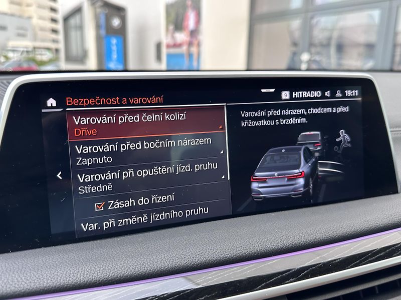 BMW Řada 7 740d xDrive, Masáže, Nezávislé - fotka 17 z 29