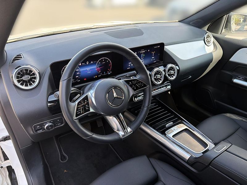 Mercedes-Benz GLA 200d 4MATIC - fotka 9 z 17