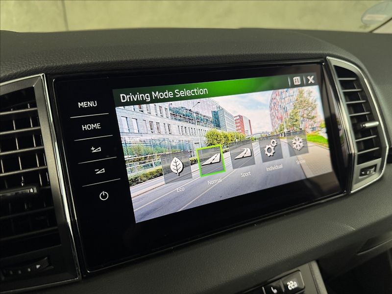 Škoda Karoq 2,0 TDi  DSG 4x4 Style Virtual - fotka 33 z 44