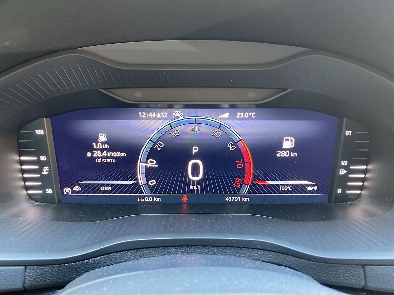 Škoda Karoq (2022) 1.5 TSI DSG Style + - fotka 11 z 31