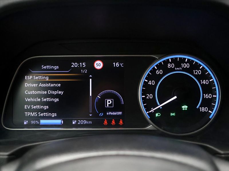 Nissan Leaf 110kW N-Connecta 40kWh - fotka 17 z 32