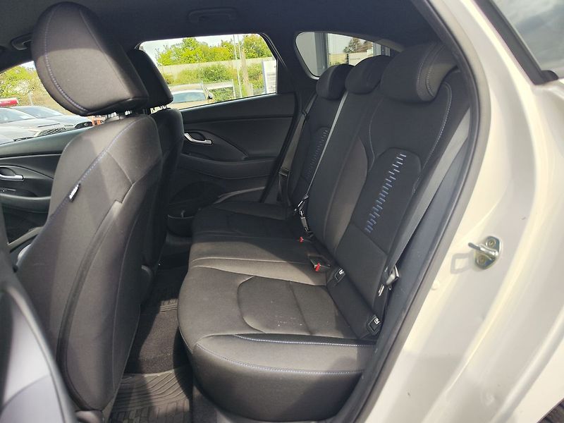 Hyundai i30 1.4 T-GDI/103kW Trikolor Kom - fotka 10 z 32