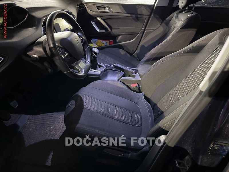 Peugeot 308 (2015) 1.6 HDi, 1.maj, autoAC - fotka 3 z 3