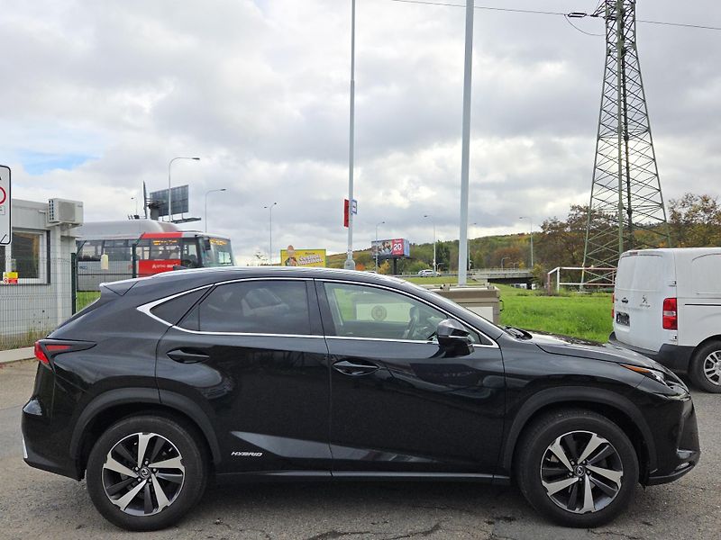 Lexus NX 300h (2018) na splátky všem od 10%akontace - fotka 4 z 16