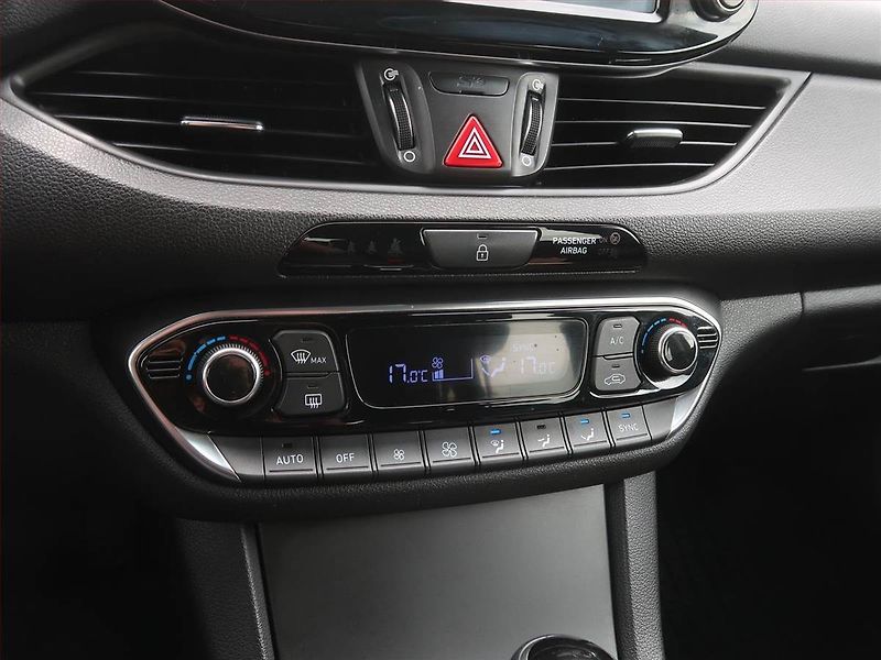 Hyundai i30 (2017) 1.6 CRDi, Automat, Serv.kniha - fotka 15 z 19