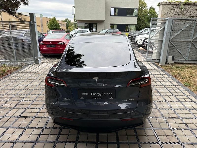 Tesla Model Y Long Range AWD 20´ - fotka 37 z 40