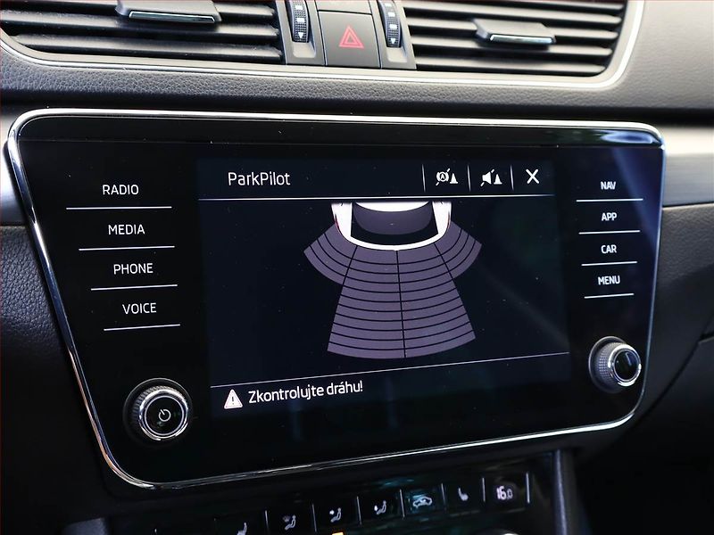 Škoda Superb (2017) 2.0 TDI, Automat, Navi - fotka 15 z 18