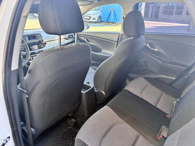 Hyundai i30 WG 1.0T-GDi 88kW,1.MAJITEL,ČR  - fotka 12 z 25