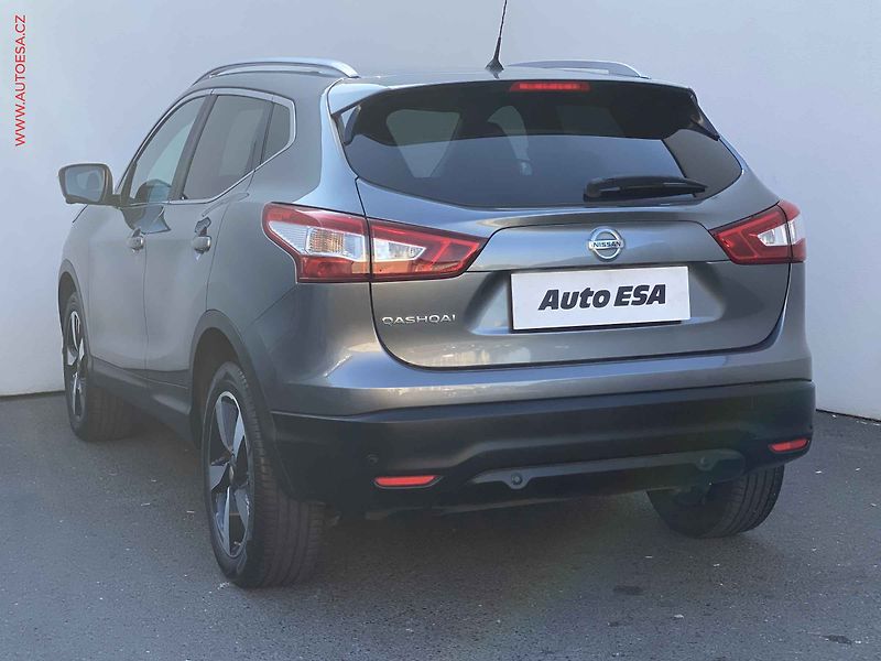 Nissan Qashqai (2016) 1.2 DiG-T, Acenta, kamera - fotka 6 z 18