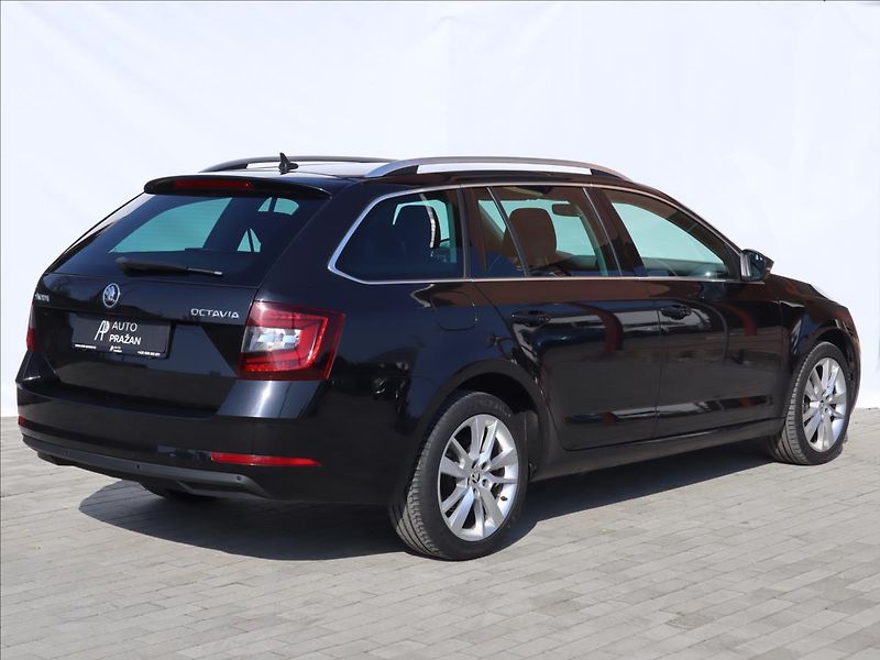 Škoda Octavia 2,0 TDi DSG Style ACC LED - fotka 6 z 41