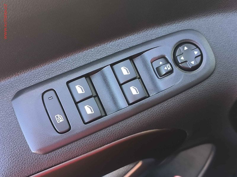 Peugeot Rifter (2023) 1.5HDi, GT LINE, navi, kamera - fotka 22 z 23