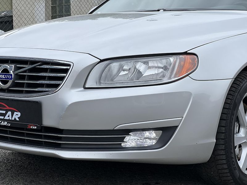 Volvo V70 2.0D D4 AUTOMAT KŮŽE KLIMA - fotka 37 z 41