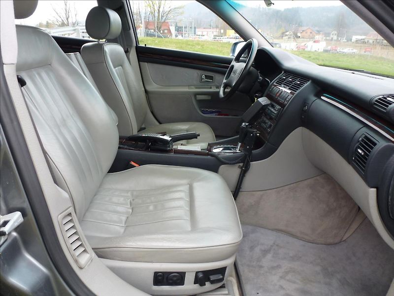 Audi A8 4,2 V8 Quattro 4x4 AUTOMAT - fotka 42 z 65