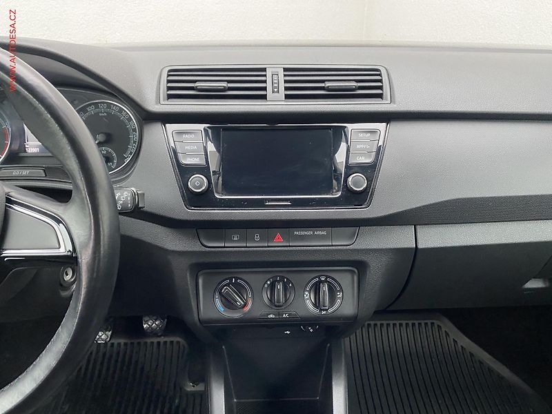 Škoda Fabia (2019) 1.0 TSi, ČR, Ambition, +pneu - fotka 12 z 17
