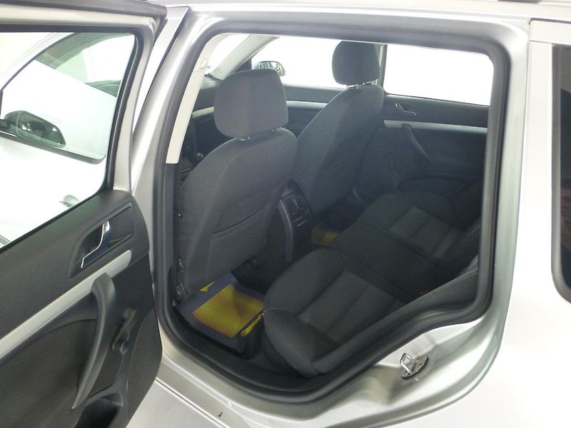Škoda Octavia (2006) 1,6I-75KW**KLIMA**ALU****TAŽNÉ - fotka 13 z 27
