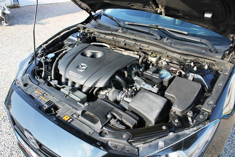 Mazda 3 (2015) 2,0i KLIMA NAVI XENON TEMPOMAT - fotka 16 z 16