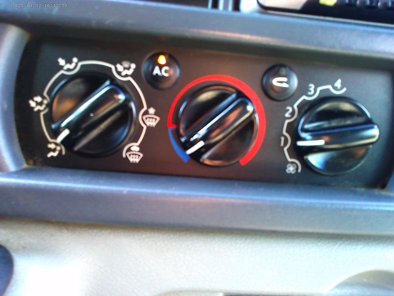 Renault Master 2.5 DCi, 84 kW, klima,tažné - fotka 17 z 21