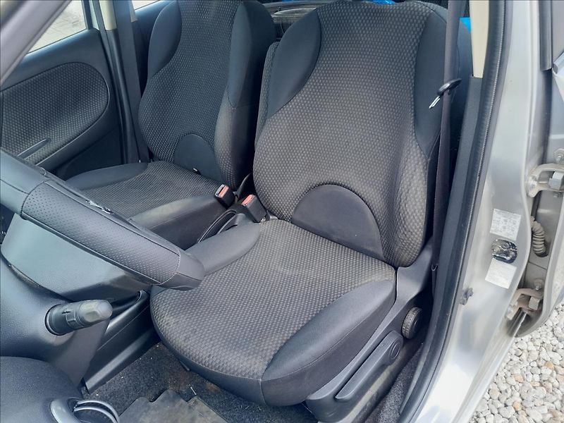 Nissan Note 1,4 i - fotka 17 z 41
