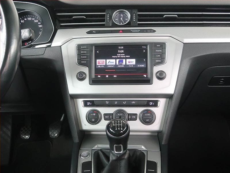 Volkswagen Passat (2014) 2.0 TDI, Navi, Tempomat - fotka 12 z 16