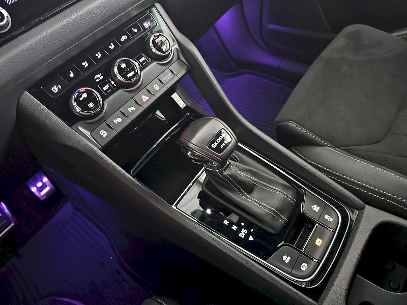 Škoda Kodiaq (2023) 2.0TSI 140kW 4X4 SPORTLINE TAŽ - fotka 25 z 35