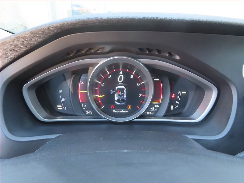 Volvo V40 (2016) 1.5 T2, Automat, Navi, Xenony - fotka 11 z 21