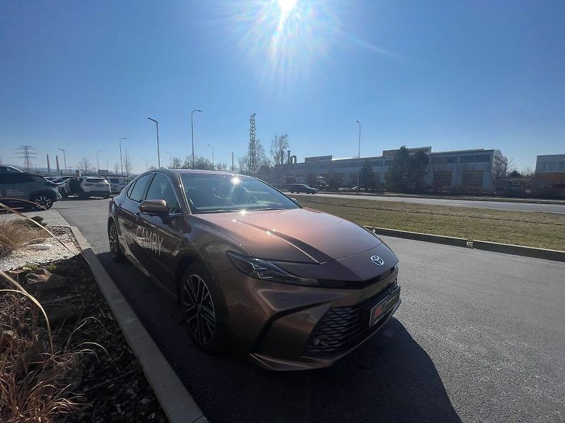 Toyota Camry 2.5 Hybrid Automat Executive - fotka 8 z 22