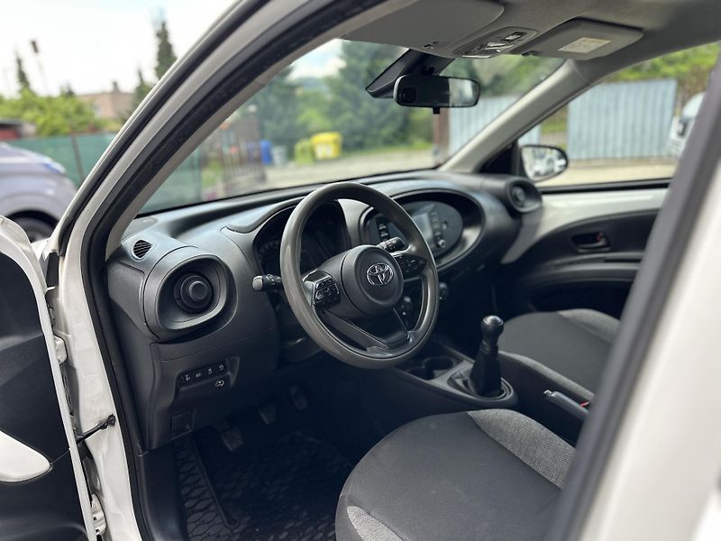 Toyota Aygo X-1.0i-53KW-KLIMA-Č.R.-DPH - fotka 14 z 27