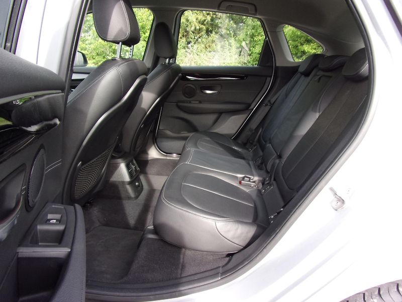 BMW Řada 2 (2019) 218 4x4 110kW LUXURY LINE KŮŽE - fotka 17 z 25