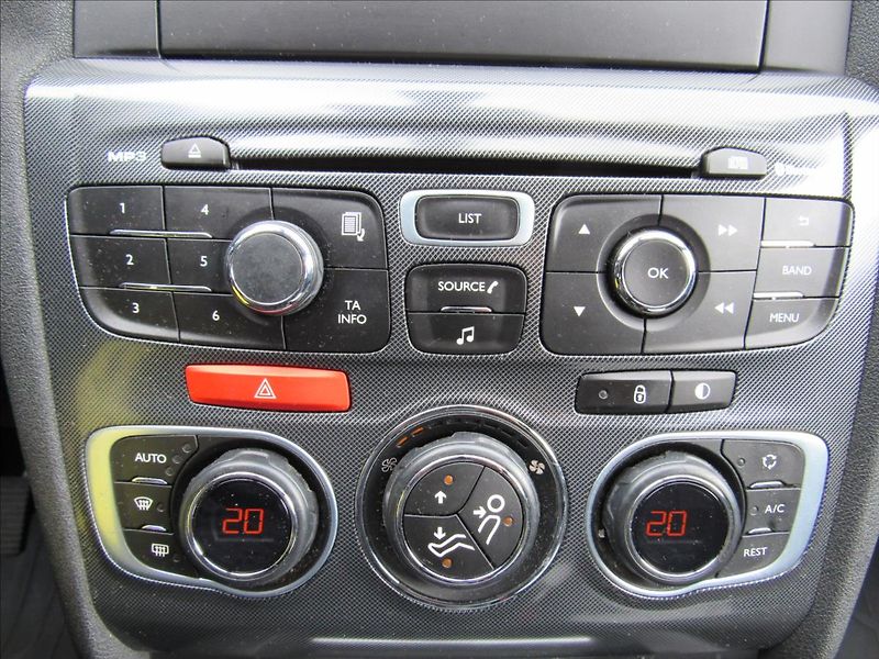 Citroën C4 1,2 96kW - fotka 17 z 29