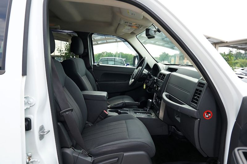 Jeep Cherokee 2.8 CRD L/automat/tažné/klima/ - fotka 25 z 37