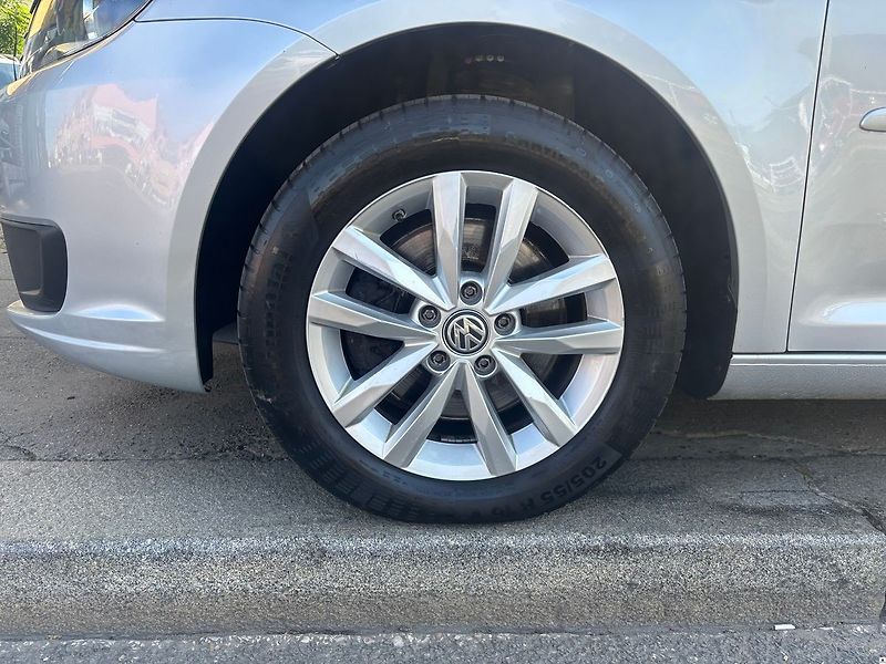 Volkswagen Touran 1.4TSi/2013/7MÍST,MAN6,103kW-Z - fotka 11 z 55