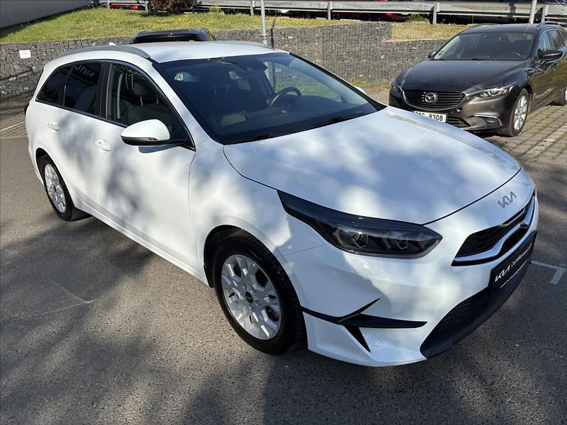 Kia Ceed 1,5 TGDi AT TOP ZÁRUKA ADAPTIV - fotka 7 z 45