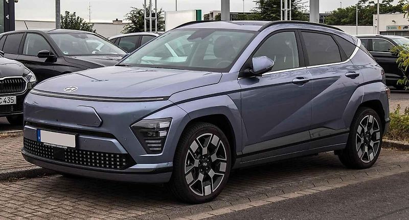 Elektromobily na trhu ojetin často ztrácejí hodnotu rychleji než srovnatelné spalovací vozy. Analýza německých inzertních cen ukazuje výrazné rozdíly například u modelu Hyundai Kona Electric.