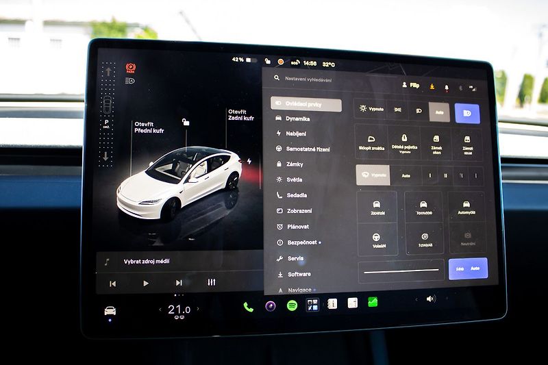 Tesla Model 3 - fotka 15 z 21