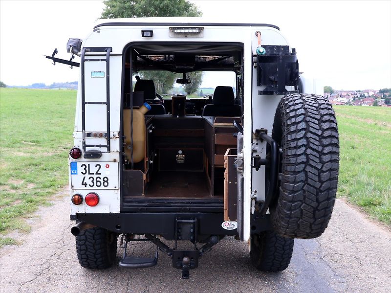 Land Rover Defender 2,5 110 Hard Top - fotka 17 z 40