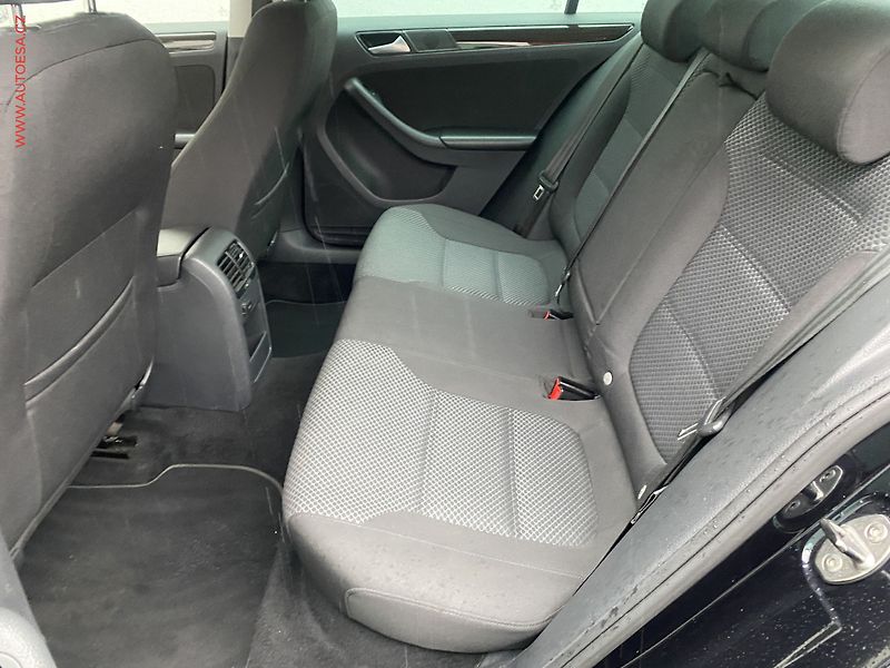 Volkswagen Jetta (2014) 2.0 TDi, DSG, bixen, TZ - fotka 11 z 20