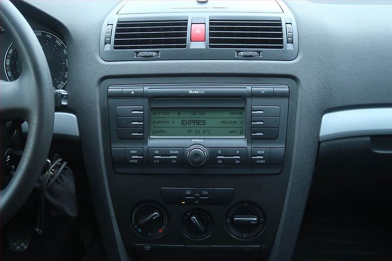 Škoda Octavia (2004) 1.6, Serv.kniha, nová STK - fotka 12 z 14