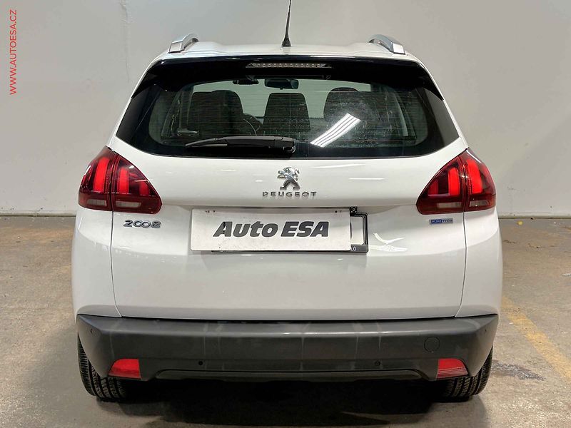Peugeot 2008 (2016) 1.2 PT, 2.maj,ČR, AT, autoAC - fotka 5 z 14