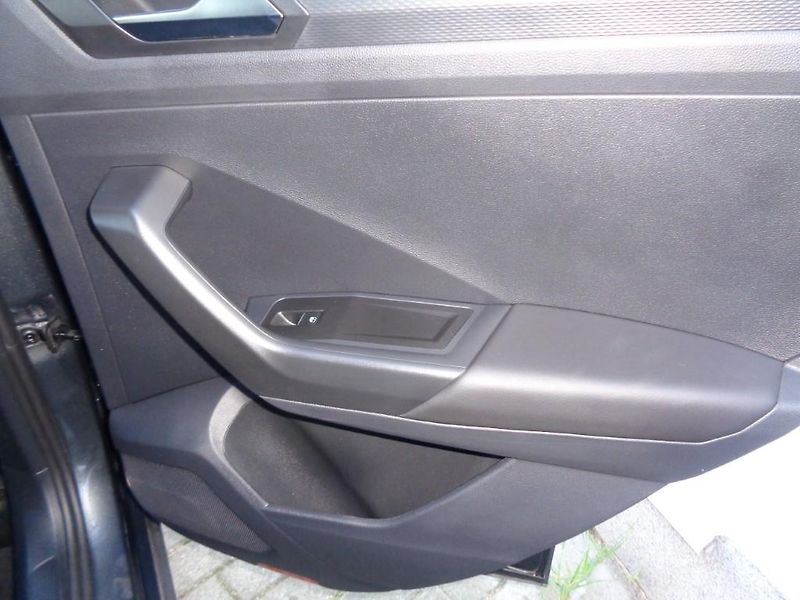 Volkswagen T-Roc 1.5 TSI Style  110 kW - fotka 27 z 29