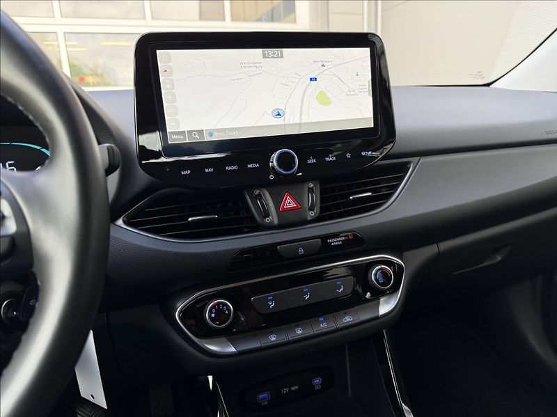 Hyundai i30 1,5 i  WG FL Family - fotka 14 z 19