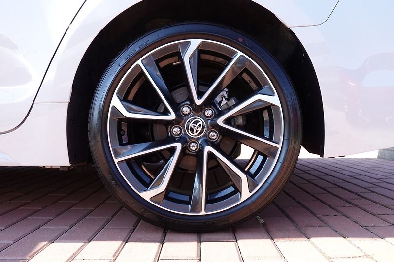 Toyota Corolla 2,0 HEV Executive TS - fotka 8 z 34